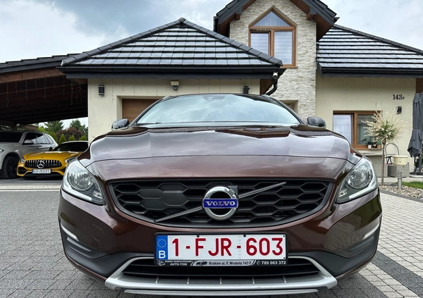 Volvo V60 Cross Country cena 67000 przebieg: 190000, rok produkcji 2018 z Kraków małe 742